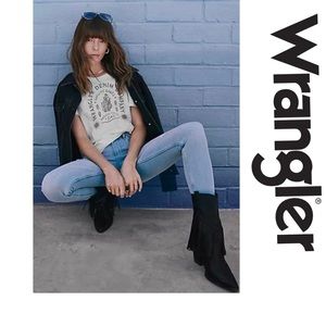BIRTHDAY SALE! Wrangler 27 High Waisted Super Stretchy Jeans